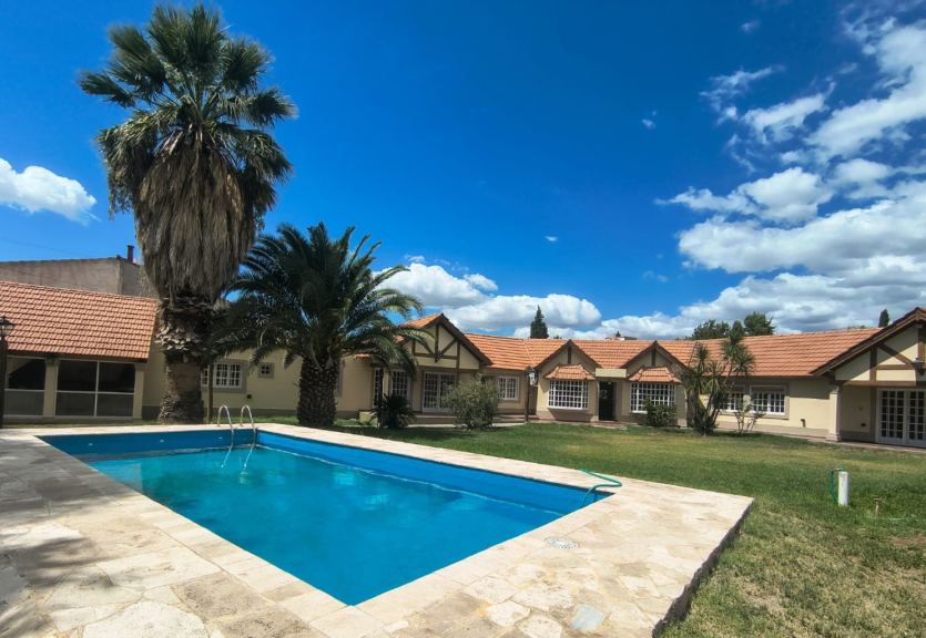 Maravillosa casa con el mejor confort en una excelente zona del Gran Mendoza.