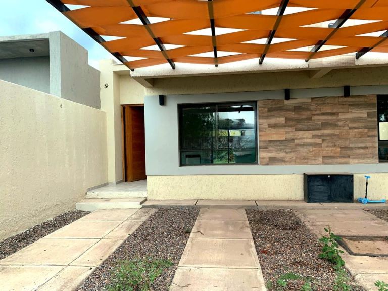 Atractivo depto ( dúplex ) en el B° Vista Oliva, Maipú.